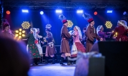 Zamkowa parada świętego Mikołaja przyciągnęła tłumy. W niedzielę wystąpi TOBY (1)