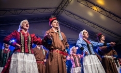 Zamkowa parada świętego Mikołaja przyciągnęła tłumy. W niedzielę wystąpi TOBY (3)