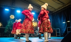 Zamkowa parada świętego Mikołaja przyciągnęła tłumy. W niedzielę wystąpi TOBY (8)