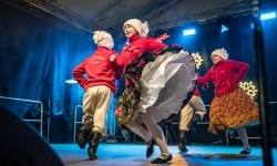 Zamkowa parada świętego Mikołaja przyciągnęła tłumy. W niedzielę wystąpi TOBY (9)