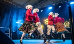 Zamkowa parada świętego Mikołaja przyciągnęła tłumy. W niedzielę wystąpi TOBY (10)