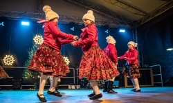 Zamkowa parada świętego Mikołaja przyciągnęła tłumy. W niedzielę wystąpi TOBY (11)