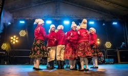 Zamkowa parada świętego Mikołaja przyciągnęła tłumy. W niedzielę wystąpi TOBY (12)