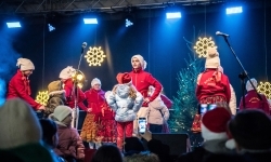 Zamkowa parada świętego Mikołaja przyciągnęła tłumy. W niedzielę wystąpi TOBY (15)