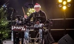 Zamkowa parada świętego Mikołaja przyciągnęła tłumy. W niedzielę wystąpi TOBY (9)