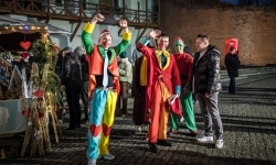 Zamkowa parada świętego Mikołaja przyciągnęła tłumy. W niedzielę wystąpi TOBY (1)