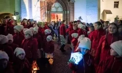 Zamkowa parada świętego Mikołaja przyciągnęła tłumy. W niedzielę wystąpi TOBY (20)