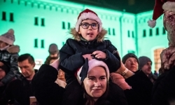 Zamkowa parada świętego Mikołaja przyciągnęła tłumy. W niedzielę wystąpi TOBY (2)