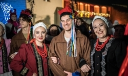 Zamkowa parada świętego Mikołaja przyciągnęła tłumy. W niedzielę wystąpi TOBY (3)