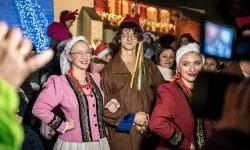 Zamkowa parada świętego Mikołaja przyciągnęła tłumy. W niedzielę wystąpi TOBY (4)