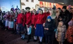 Zamkowa parada świętego Mikołaja przyciągnęła tłumy. W niedzielę wystąpi TOBY (7)