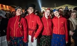 Zamkowa parada świętego Mikołaja przyciągnęła tłumy. W niedzielę wystąpi TOBY (9)