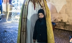 Zamkowa parada świętego Mikołaja przyciągnęła tłumy. W niedzielę wystąpi TOBY (2)