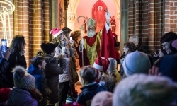 Zamkowa parada świętego Mikołaja przyciągnęła tłumy. W niedzielę wystąpi TOBY (16)