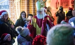 Zamkowa parada świętego Mikołaja przyciągnęła tłumy. W niedzielę wystąpi TOBY (17)