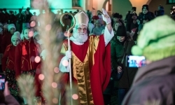 Zamkowa parada świętego Mikołaja przyciągnęła tłumy. W niedzielę wystąpi TOBY (4)