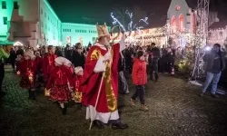 Zamkowa parada świętego Mikołaja przyciągnęła tłumy. W niedzielę wystąpi TOBY (7)