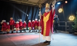 Zamkowa parada świętego Mikołaja przyciągnęła tłumy. W niedzielę wystąpi TOBY (8)