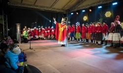 Zamkowa parada świętego Mikołaja przyciągnęła tłumy. W niedzielę wystąpi TOBY (10)