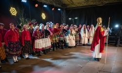 Zamkowa parada świętego Mikołaja przyciągnęła tłumy. W niedzielę wystąpi TOBY (13)