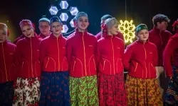 Zamkowa parada świętego Mikołaja przyciągnęła tłumy. W niedzielę wystąpi TOBY (15)