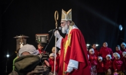 Zamkowa parada świętego Mikołaja przyciągnęła tłumy. W niedzielę wystąpi TOBY (19)