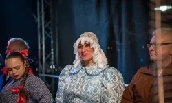 Zamkowa parada świętego Mikołaja przyciągnęła tłumy. W niedzielę wystąpi TOBY (2)