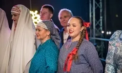 Zamkowa parada świętego Mikołaja przyciągnęła tłumy. W niedzielę wystąpi TOBY (4)