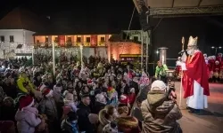 Zamkowa parada świętego Mikołaja przyciągnęła tłumy. W niedzielę wystąpi TOBY (6)