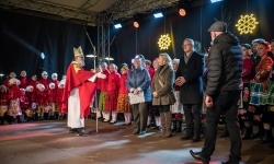 Zamkowa parada świętego Mikołaja przyciągnęła tłumy. W niedzielę wystąpi TOBY (9)