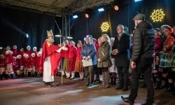Zamkowa parada świętego Mikołaja przyciągnęła tłumy. W niedzielę wystąpi TOBY (9)