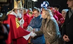 Zamkowa parada świętego Mikołaja przyciągnęła tłumy. W niedzielę wystąpi TOBY (11)