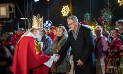 Zamkowa parada świętego Mikołaja przyciągnęła tłumy. W niedzielę wystąpi TOBY (12)