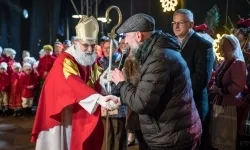 Zamkowa parada świętego Mikołaja przyciągnęła tłumy. W niedzielę wystąpi TOBY (13)