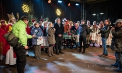 Zamkowa parada świętego Mikołaja przyciągnęła tłumy. W niedzielę wystąpi TOBY (17)