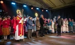 Zamkowa parada świętego Mikołaja przyciągnęła tłumy. W niedzielę wystąpi TOBY (7)