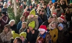 Zamkowa parada świętego Mikołaja przyciągnęła tłumy. W niedzielę wystąpi TOBY (10)