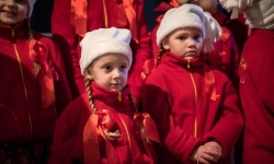 Zamkowa parada świętego Mikołaja przyciągnęła tłumy. W niedzielę wystąpi TOBY (11)