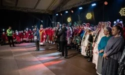 Zamkowa parada świętego Mikołaja przyciągnęła tłumy. W niedzielę wystąpi TOBY (15)