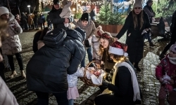 Bajkowy zamek w świątecznej odsłonie. Sobota pełna magii, w niedzielę kolejne atrakcje (12)