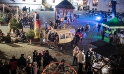 Bajkowy zamek w świątecznej odsłonie. Sobota pełna magii, w niedzielę kolejne atrakcje (13)