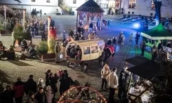 Bajkowy zamek w świątecznej odsłonie. Sobota pełna magii, w niedzielę kolejne atrakcje (13)