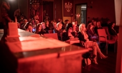 Muzyczny wiecz&oacute;r Dżentelmeni sceny w Zamku Piastowskim w Raciborzu (14)