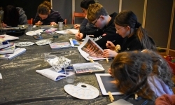 Art Camp na Zamku Piastowskim: Młodzi tw&oacute;rcy malują historię i przyszłość raciborskich zabytk&oacute;w (6)