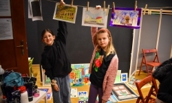 Art Camp na Zamku Piastowskim: Młodzi tw&oacute;rcy malują historię i przyszłość raciborskich zabytk&oacute;w (11)