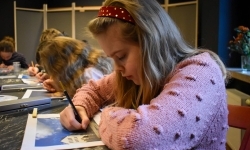 Art Camp na Zamku Piastowskim: Młodzi tw&oacute;rcy malują historię i przyszłość raciborskich zabytk&oacute;w (5)