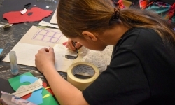 Art Camp na Zamku Piastowskim: Młodzi tw&oacute;rcy malują historię i przyszłość raciborskich zabytk&oacute;w (11)