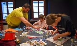 Art Camp na Zamku Piastowskim: Młodzi tw&oacute;rcy malują historię i przyszłość raciborskich zabytk&oacute;w (19)