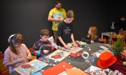 Art Camp na Zamku Piastowskim: Młodzi tw&oacute;rcy malują historię i przyszłość raciborskich zabytk&oacute;w (1)