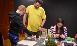 Art Camp na Zamku Piastowskim: Młodzi tw&oacute;rcy malują historię i przyszłość raciborskich zabytk&oacute;w (4)